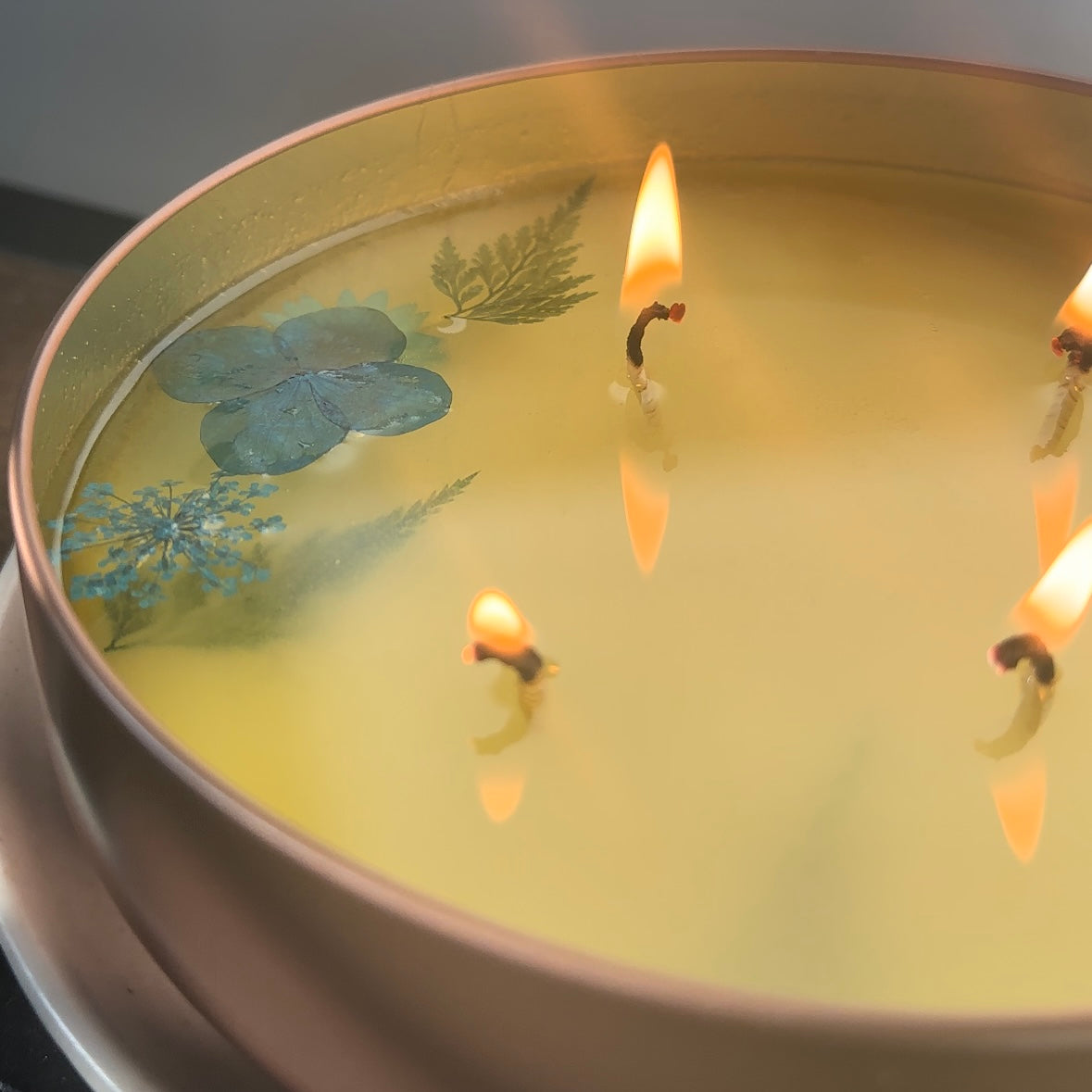 Customizable Floating Pressed Flowers Scented Candle